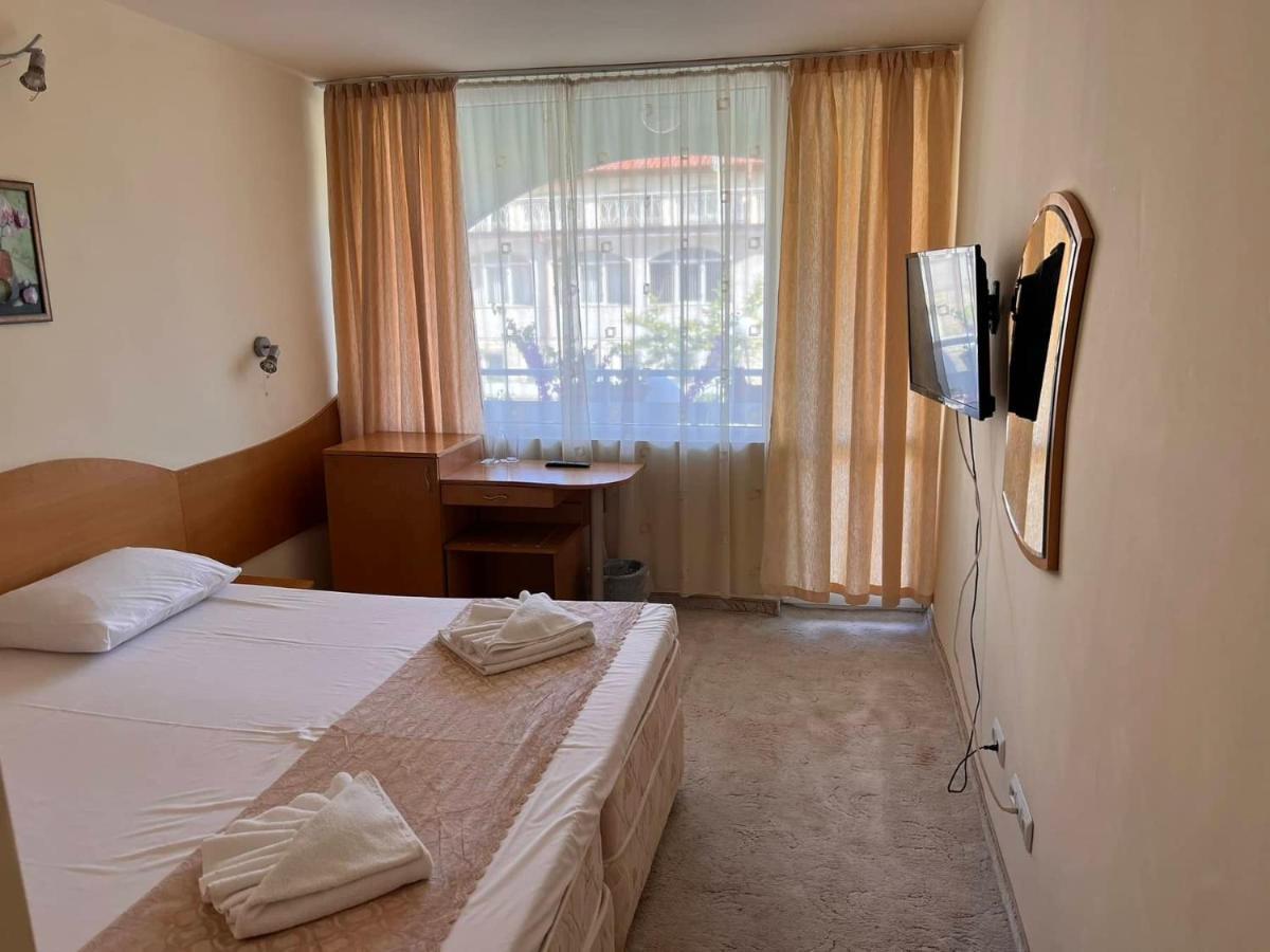 Хотел Диамант Hotel Diamond Baltsjik Buitenkant foto