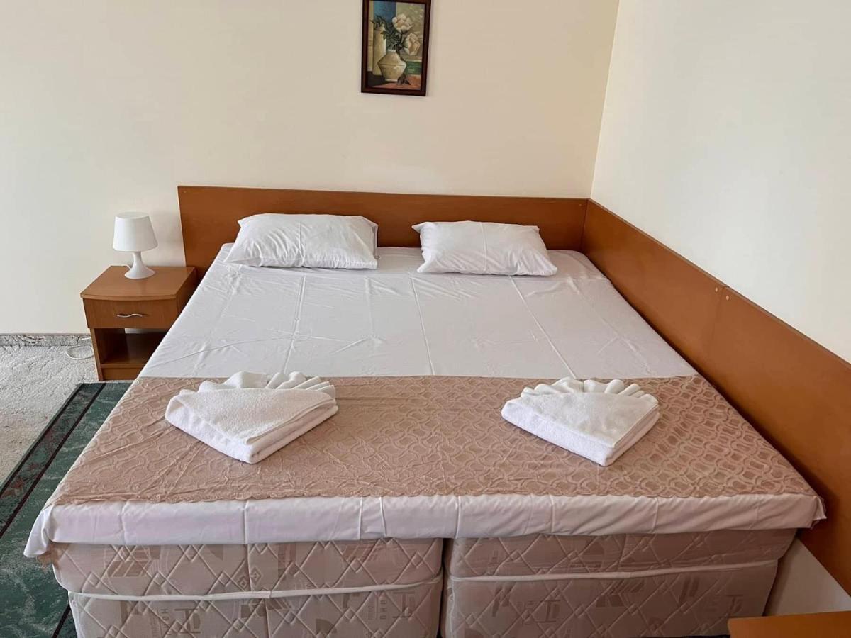 Хотел Диамант Hotel Diamond Baltsjik Buitenkant foto