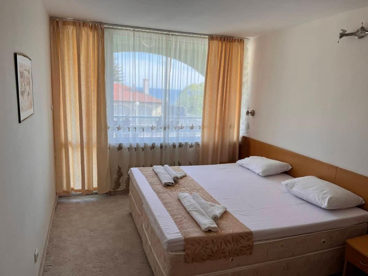 Хотел Диамант Hotel Diamond Baltsjik Buitenkant foto