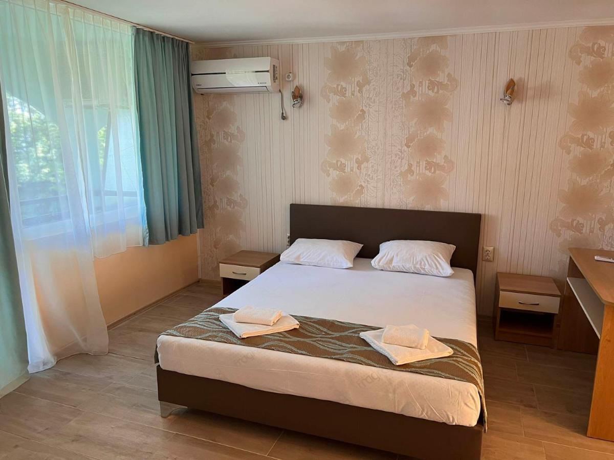 Хотел Диамант Hotel Diamond Baltsjik Buitenkant foto