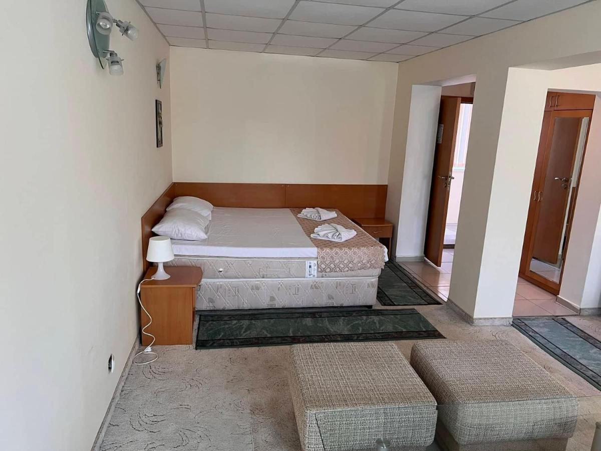 Хотел Диамант Hotel Diamond Baltsjik Buitenkant foto
